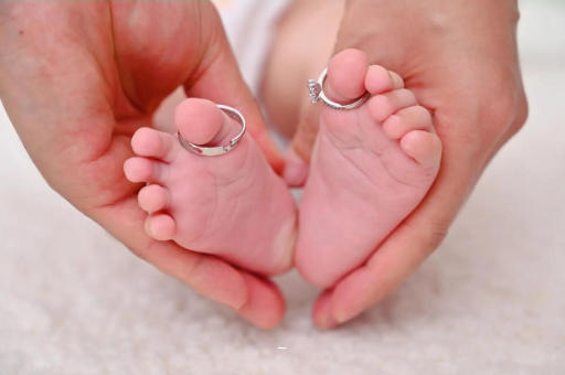 东海宝宝脸上长黑点 东海宝宝脸上长黑点